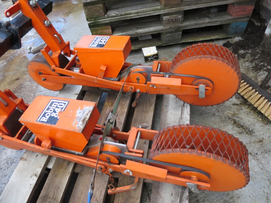 3985 Stanhay precision seeder 3 row 840 Robin