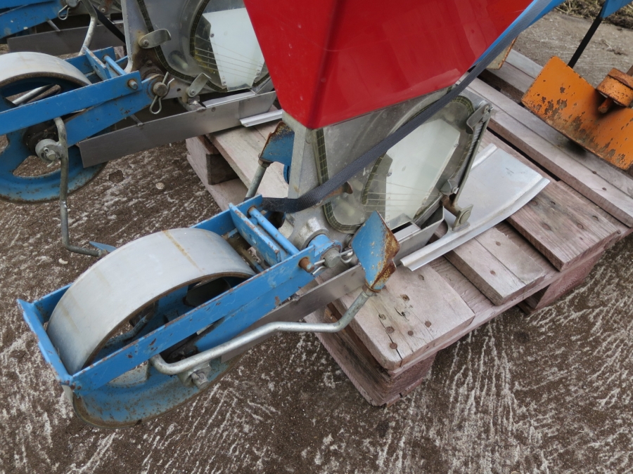 3999 Nibex seedíng machine 300 3 Row neustand