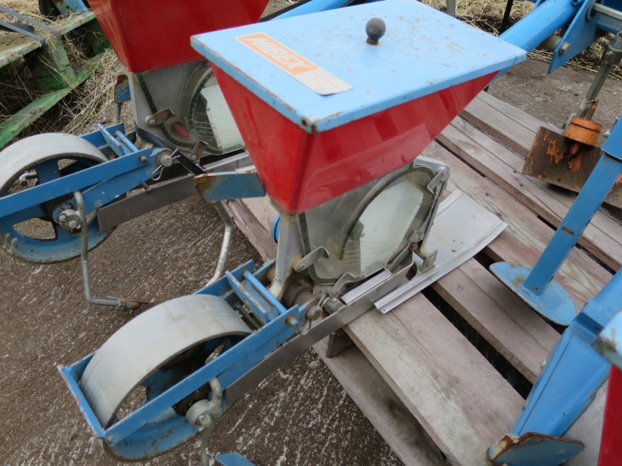 3999 Nibex seedíng machine 300 3 Row neustand