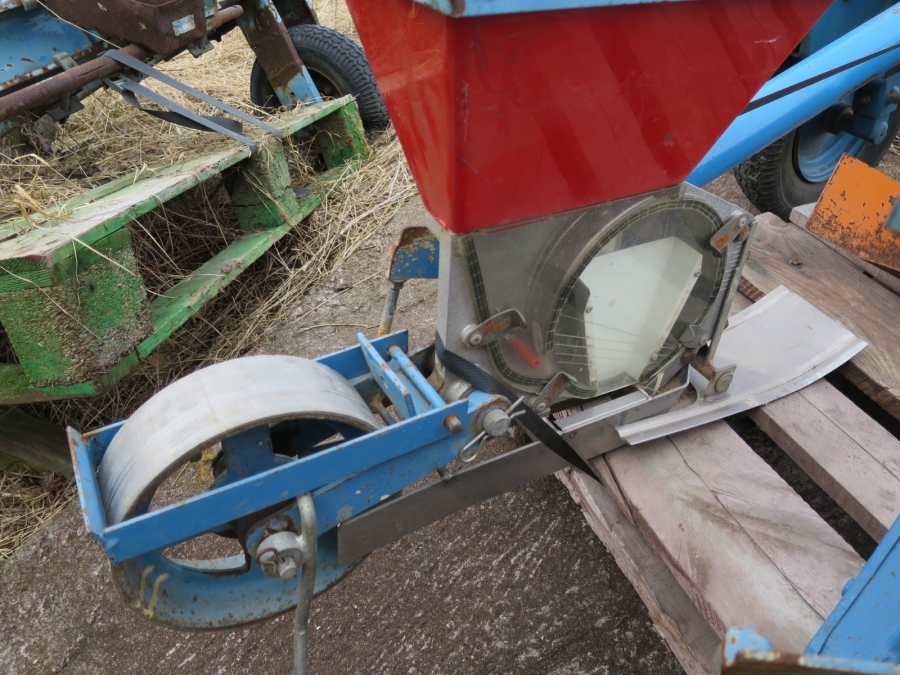 3999 Nibex seedíng machine 300 3 Row neustand