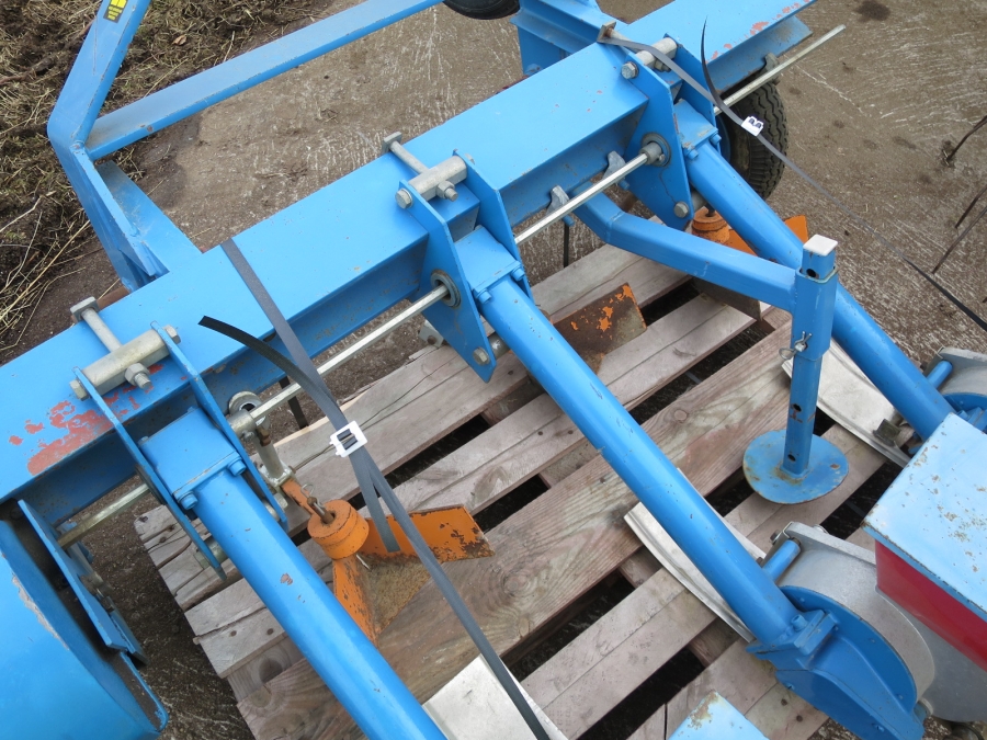 3999 Nibex seedíng machine 300 3 Row neustand