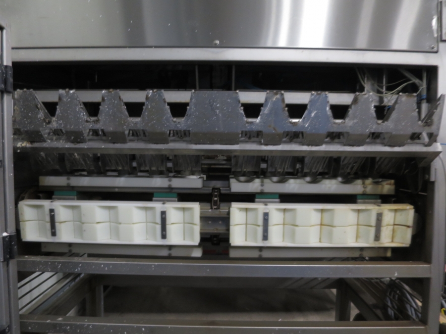 4012 Finis quartering machine FV 
