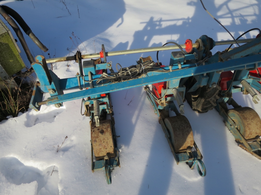 4021 Stanhay precision seeder 9 row S870