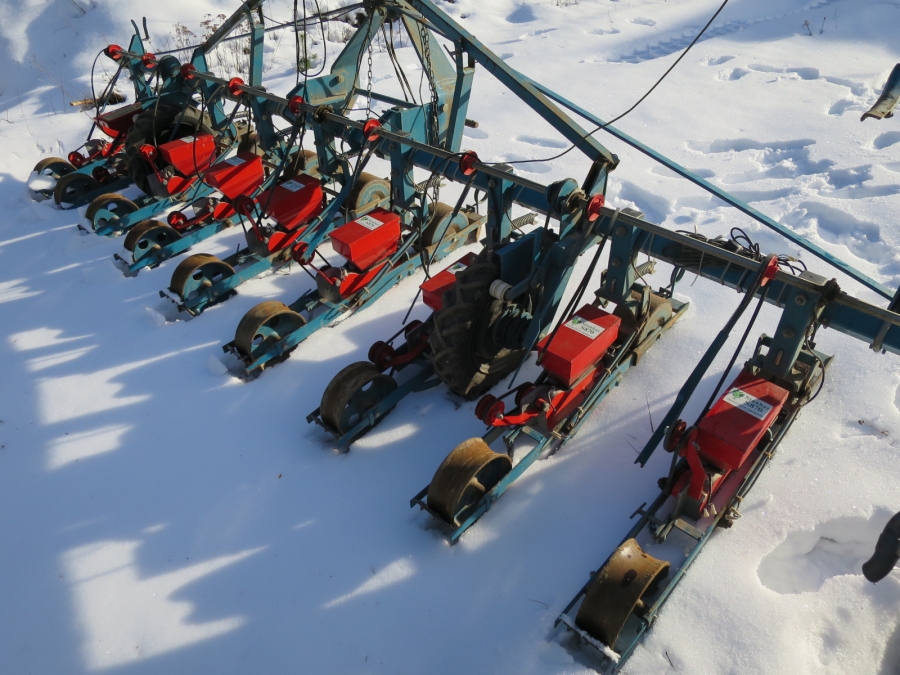 4021 Stanhay precision seeder 9 row S870