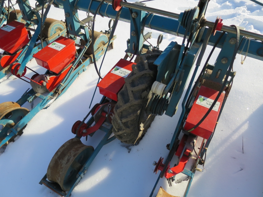 4021 Stanhay precision seeder 9 row S870