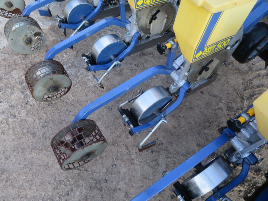 4029 Nibex 500 7 row precision seeder
