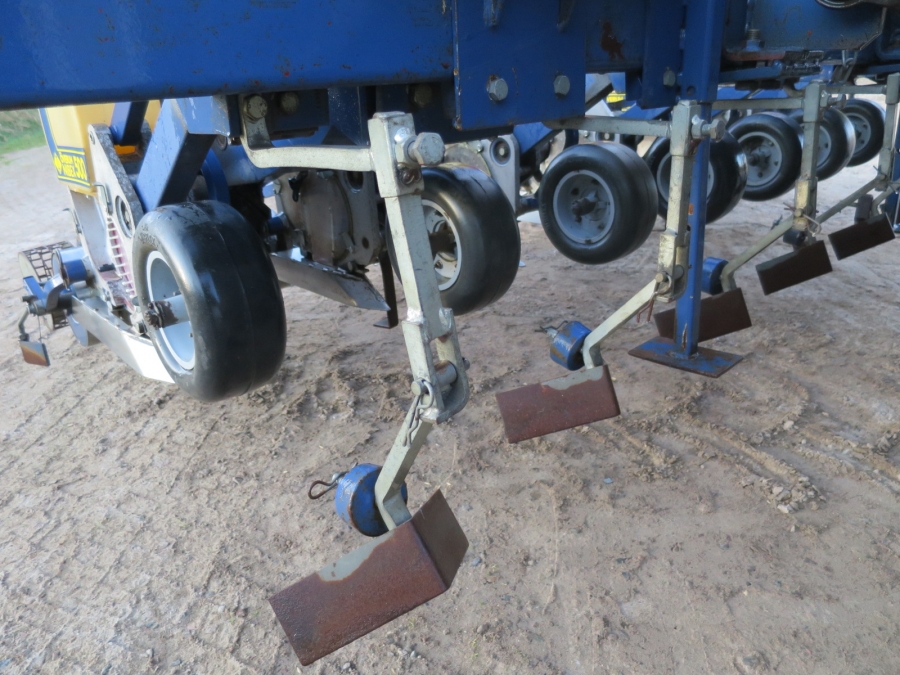 4029 Nibex 500 7 row precision seeder