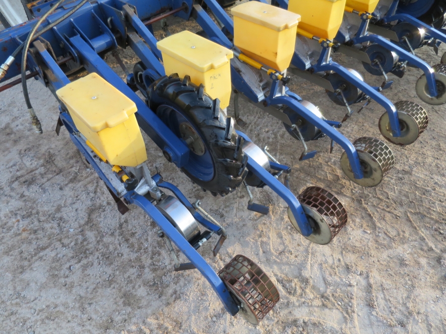 4029 Nibex 500 7 row precision seeder