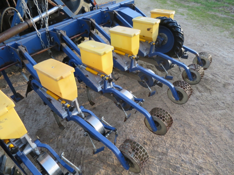 4029 Nibex 500 7 row precision seeder