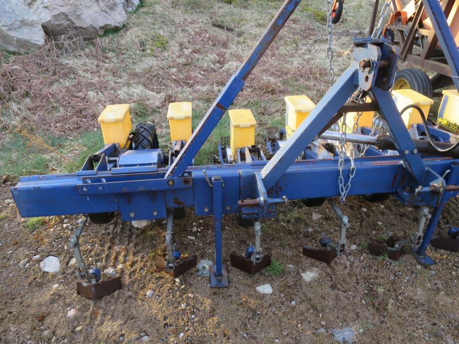 4029 Nibex 500 7 row precision seeder