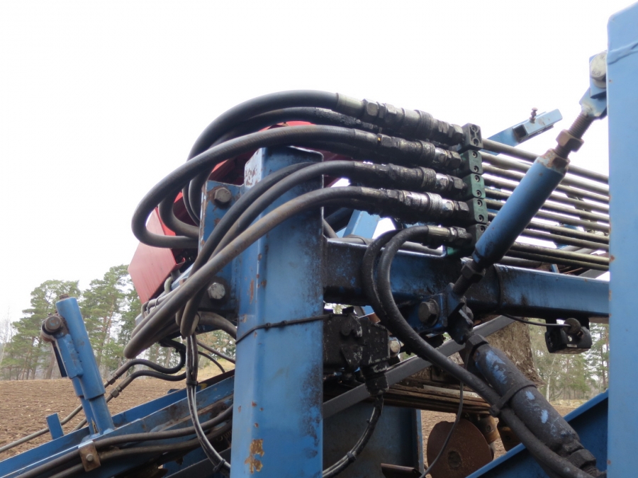 4034 Asa-Lift T120-B carrot harvester with bunker