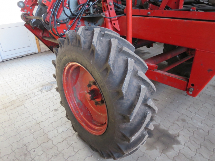 4042 Kverneland Underhaug 2200 onion loader