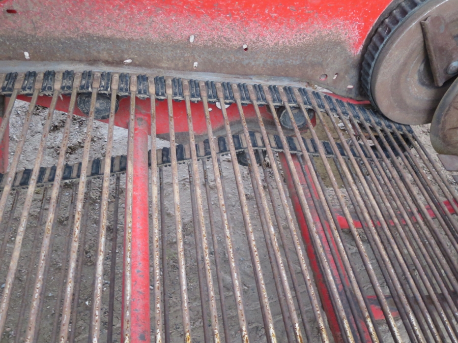 4046 Grimme SE75-40 potato harvester