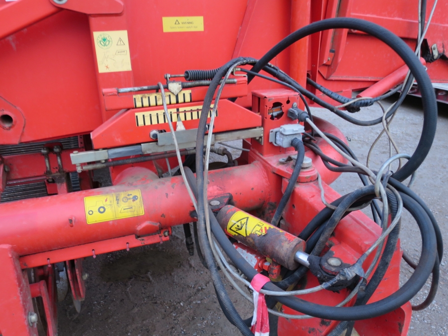4046 Grimme SE75-40 potato harvester