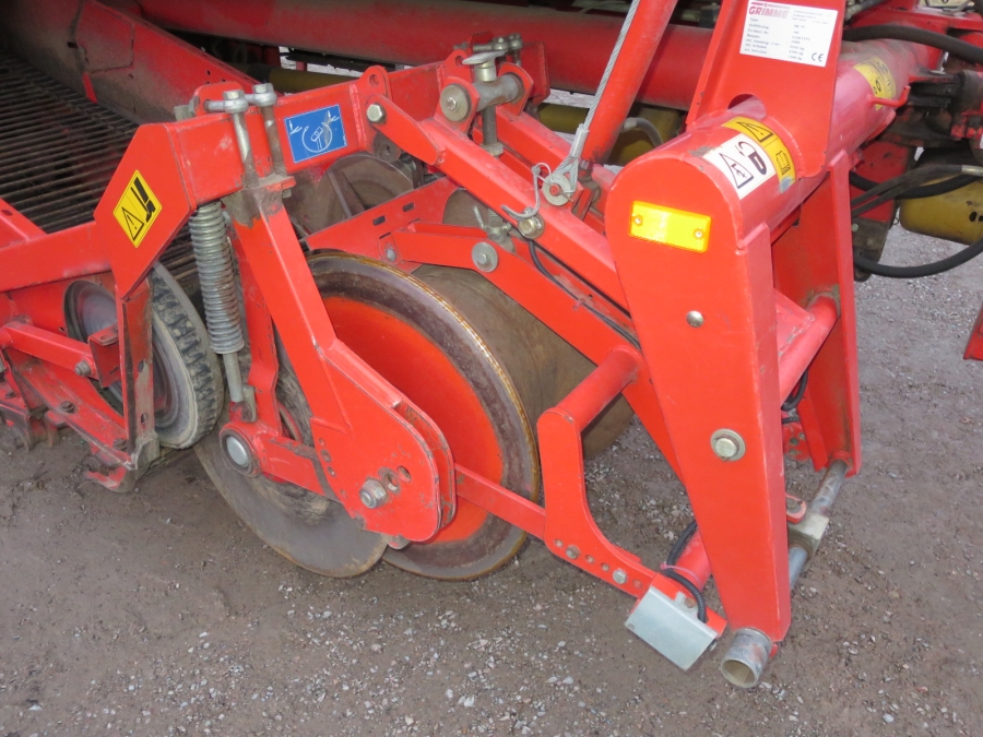 4046 Grimme SE75-40 potato harvester