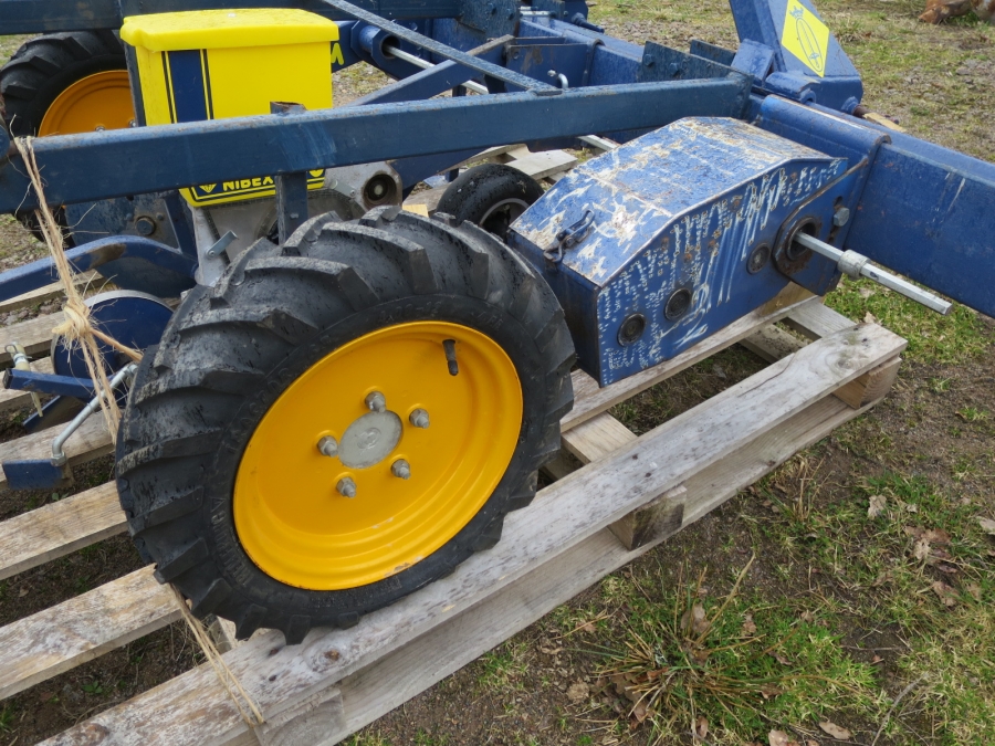 4049 Nibex 500 seeding machine with plastic layer
