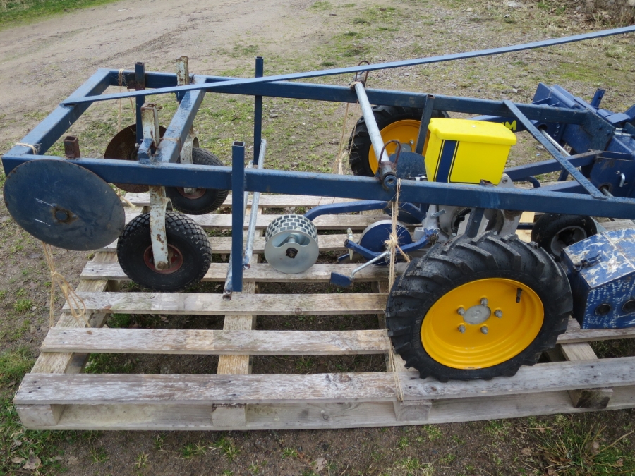 4049 Nibex 500 seeding machine with plastic layer
