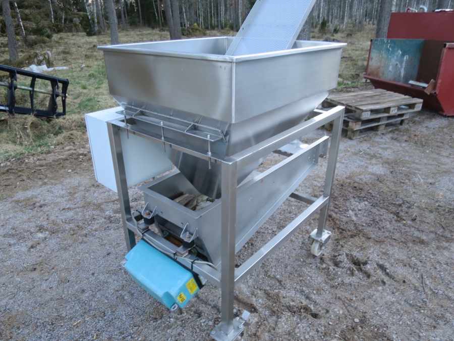 4060 Vibratory feeder Aviteq mit Bunker