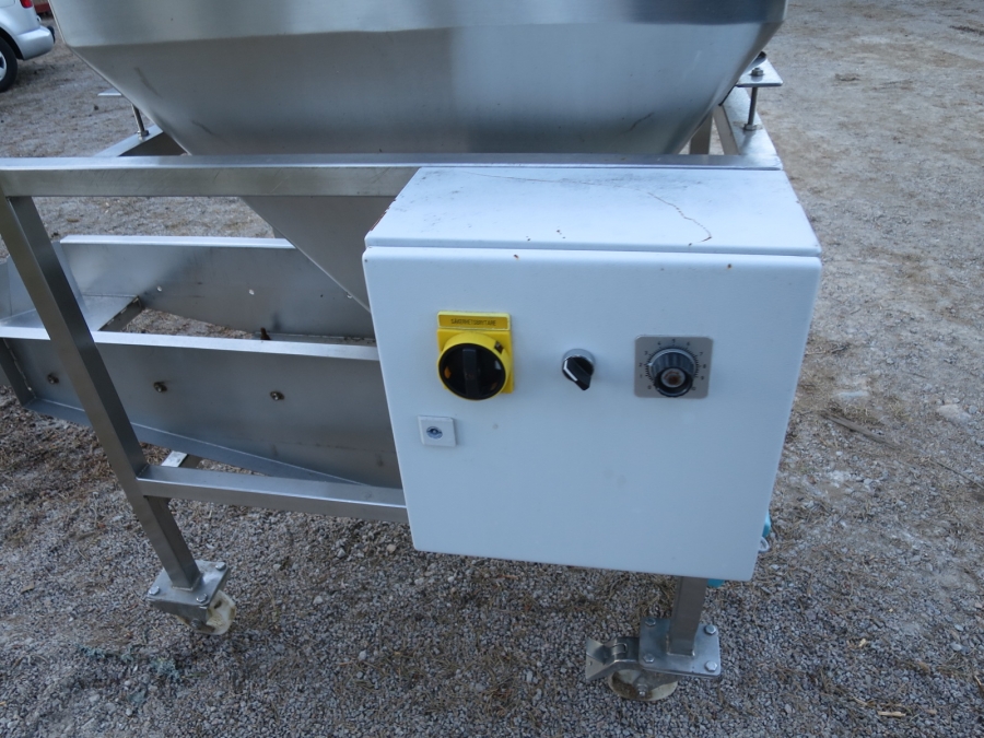 4060 Vibratory feeder Aviteq mit Bunker