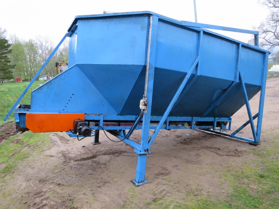 4071 EMVE bunker with conveyor