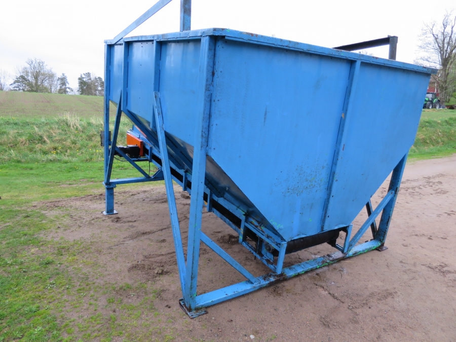 4071 EMVE bunker with conveyor
