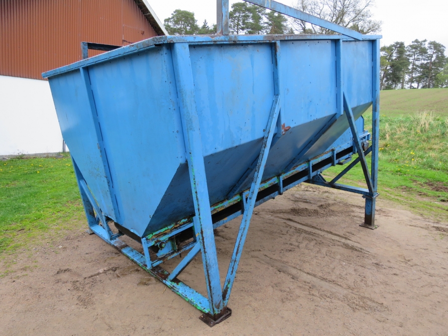 4071 EMVE bunker with conveyor