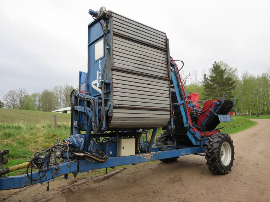 4073 Asa-Lift carrot harvester T-120B with bunker