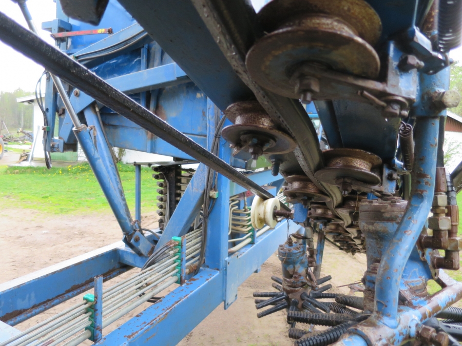 4073 Asa-Lift carrot harvester T-120B with bunker