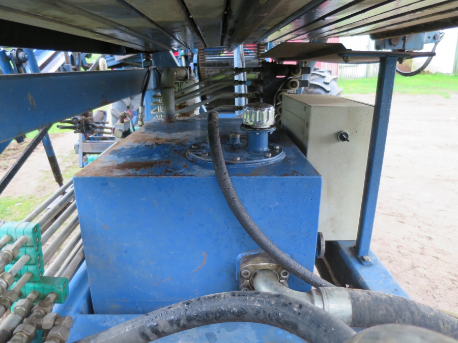 4073 Asa-Lift carrot harvester T-120B with bunker