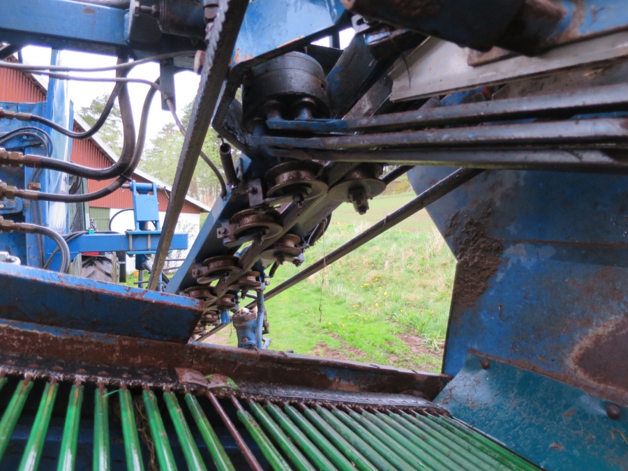 4073 Asa-Lift carrot harvester T-120B with bunker