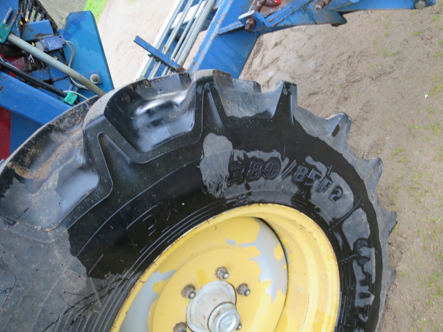 4073 Asa-Lift carrot harvester T-120B with bunker