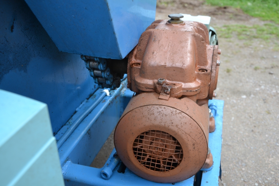 4076 EMVE box turner 1300 mm wide boxes electric