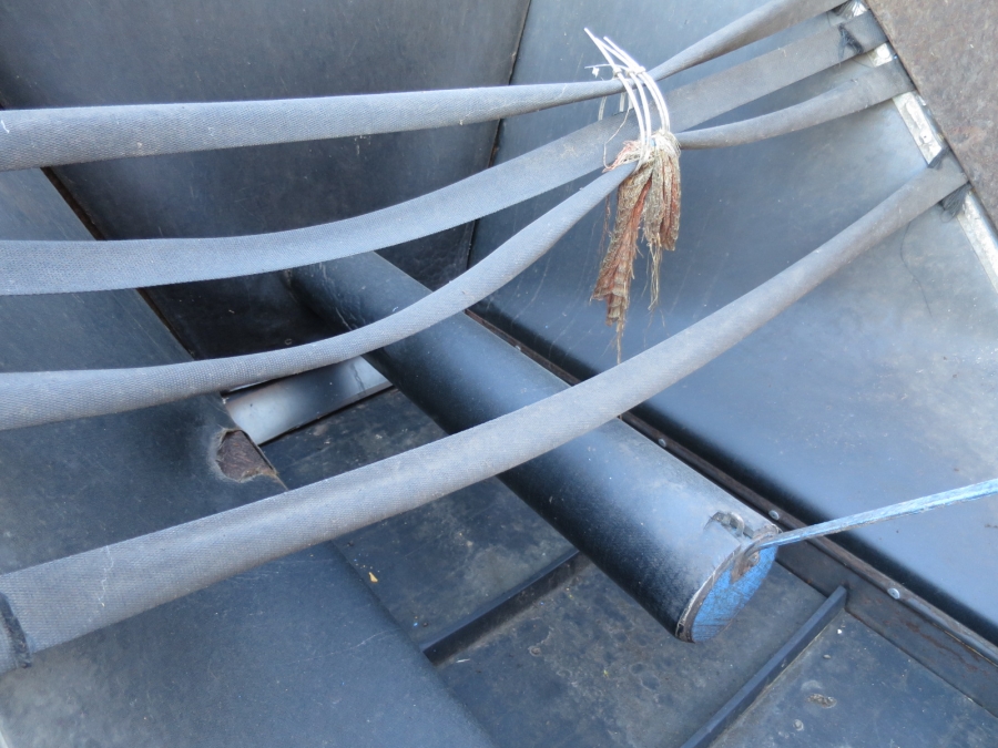 4081 EMVE feeding conveyor with small hopper