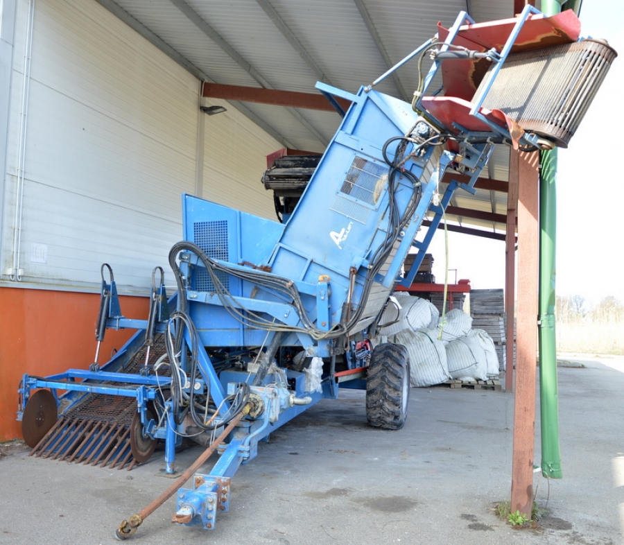 4100 Asa-Lift sharelift carrot harvester with bunker