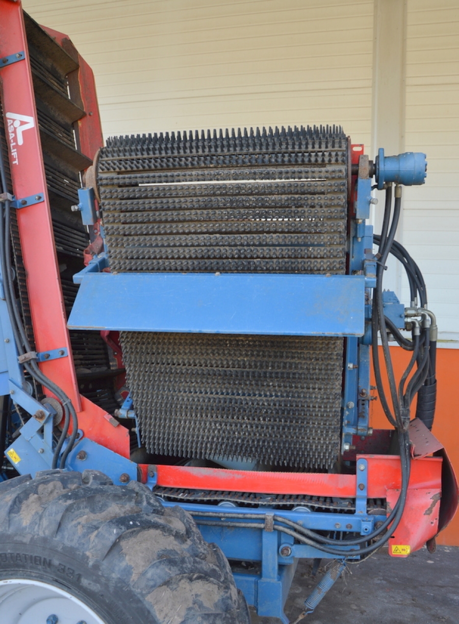 4100 Asa-Lift sharelift carrot harvester with bunker