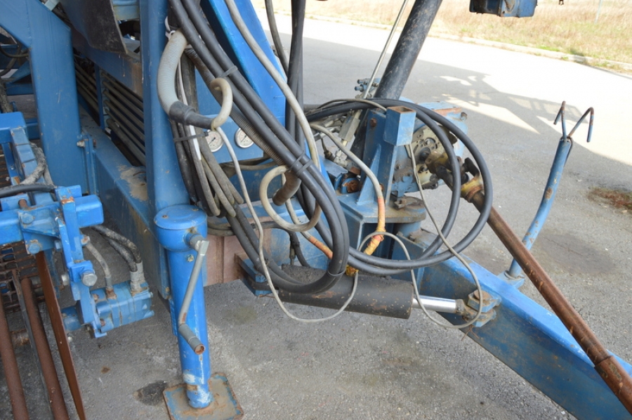 4100 Asa-Lift sharelift carrot harvester with bunker
