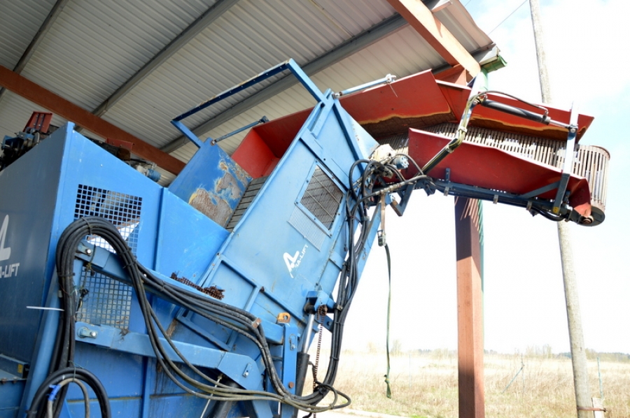 4100 Asa-Lift sharelift carrot harvester with bunker