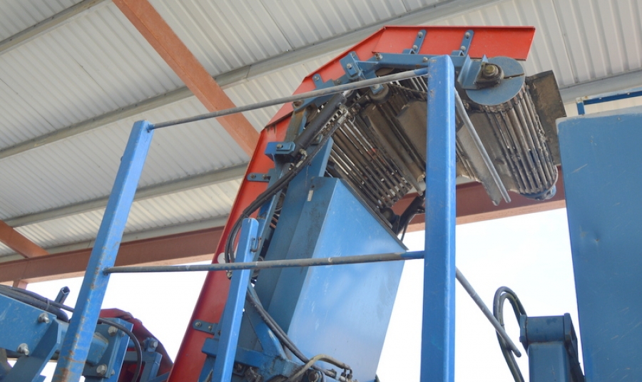4100 Asa-Lift sharelift carrot harvester with bunker